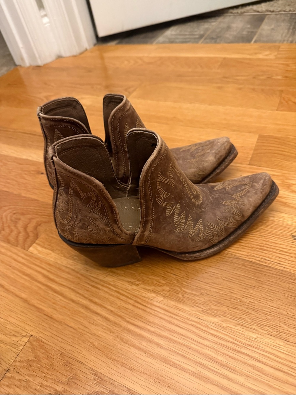 Ariat Brown Western Cutout Embroidered Ankle Booties - Picture 3 of 5